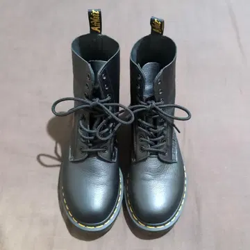 닥터마틴 PASCAL VIRGINIA 8홀 부츠 UK7