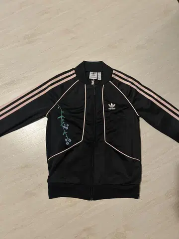 adidas 꽃무늬 자수 저지 블랙