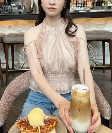 NICE CLAUP 아메슬리 백리본 블라우스