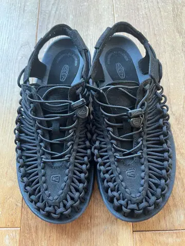 KEEN 블랙 샌들 26cm