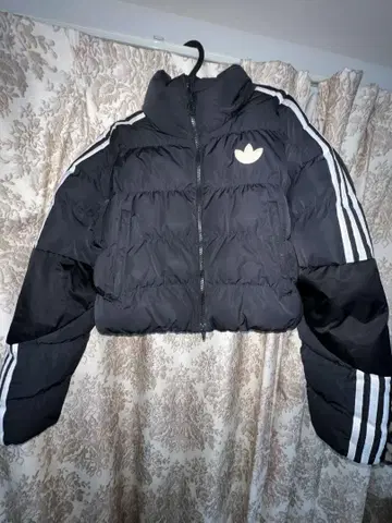 adidas 숏 기장 다운 자켓 블랙