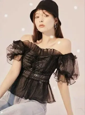 snidel 개더 프릴 오프숄더 블라우스