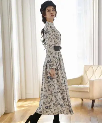 EmiriaWiz 롱 슬리브 꽃무늬 원피스 S 사이즈 에밀리아 위즈