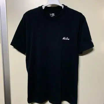 New Era 블랙 T셔츠와 보더 셔츠 M 사이즈