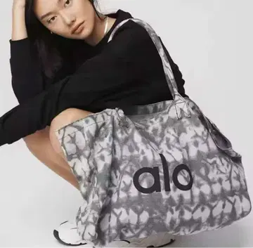 새상품 alo yoga 토트백