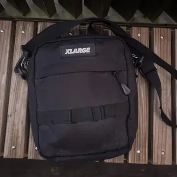 XLARGE 블랙 숄더백