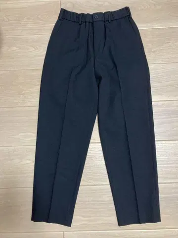 명작 UNIQLO U 와이드 핏 테이퍼드 팬츠 S 사이즈 블랙