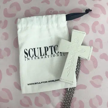 SCULPTOR Cross Leather Strap Wallet