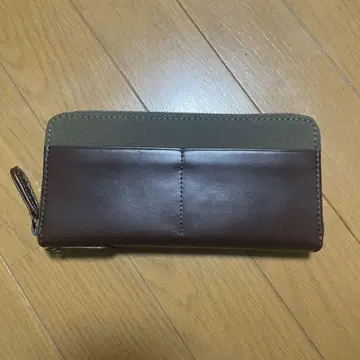 한정판 컬러 레어 컬러 노마드 장지갑