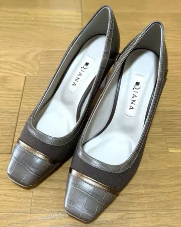 새상품급 DAIANA 스퀘어토 펌프스 21.5cm 브라운 올리브