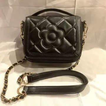 MARY QUANT 블랙 퀼팅 숄더백