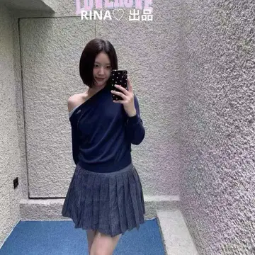 GROVE 네이비 오프숄더 상의
