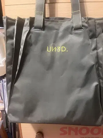 UN3D. 올리브 그린 토트백