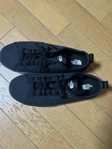 THE NORTH FACE 블랙 스니커즈