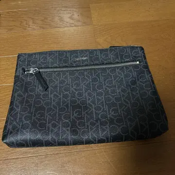 Calvin Klein 블랙 클러치백