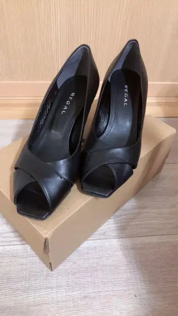 [ REGAL ] 리갈 가죽 오픈토 펌프스 블랙 23.5cm