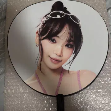 르세라핌 LESSRAFIM HOT 부채 KIM CHAEWON