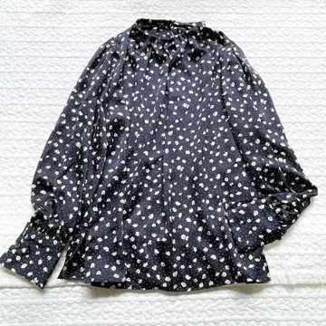 새상품급 보르지 플라워 도트 프린트 빌드 칼라 블라우스 네이비