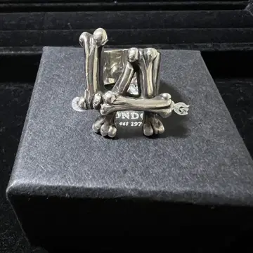 The Great Frog LA Bones ring