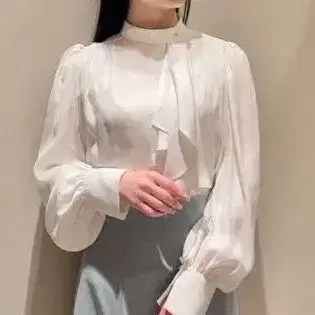 [새상품급] 암 슬릿 블라우스 SNIDEL