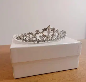 새상품급 Love Tiara 그레이스 티아라