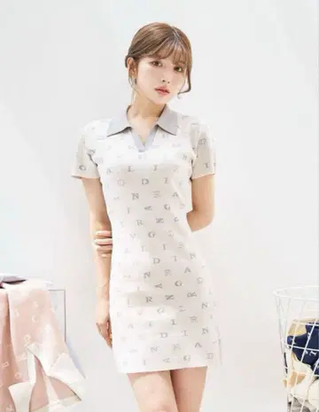 다리치 랜덤 로고 폴로 니트 미니 원피스