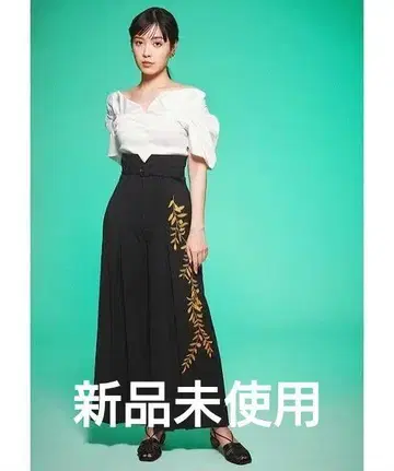 릴리 브라운 LILY BROWN 하이웨스트 턱 팬츠 자수 블랙