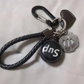 블랙 키링 뜨개질 디자인