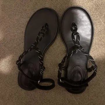 SHOESHOE 블랙 스트랩 샌들 canal jean