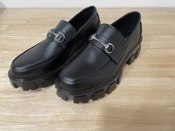 블랙 가죽 통굽 로퍼
