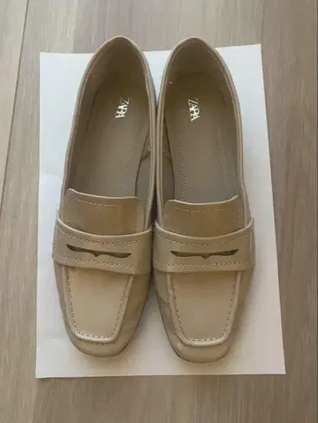 ZARA 베이지 로퍼 에나멜 소재 36 23cm