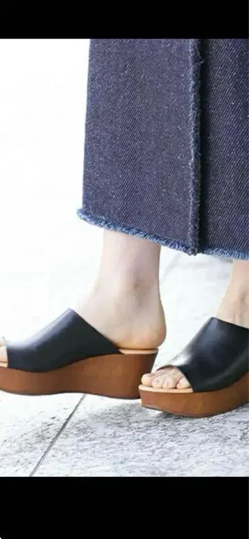 ADAM ET ROPE 이탈리아제 가죽 샌들