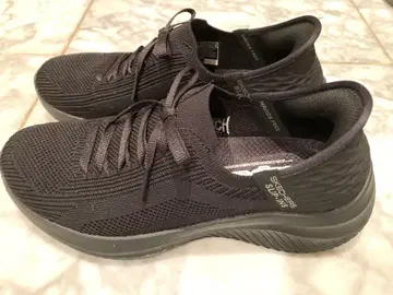 새상품급 스케쳐스 슬립인즈 스니커즈 슬림 올블랙 경량