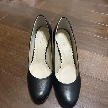 Mariefemme 블랙 가죽 하이힐