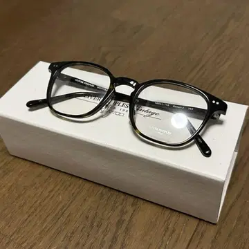 OLIVER PEOPLES