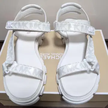 MICHAEL KORS 화이트 샌들