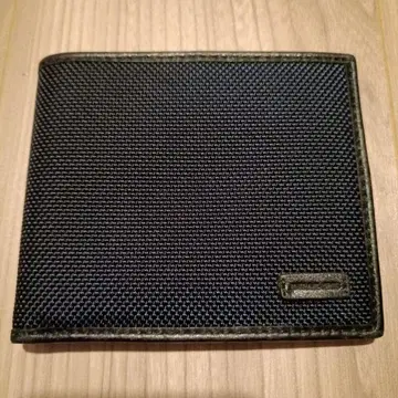 MICHAEL KORS 블랙 나일론 접이식 지갑