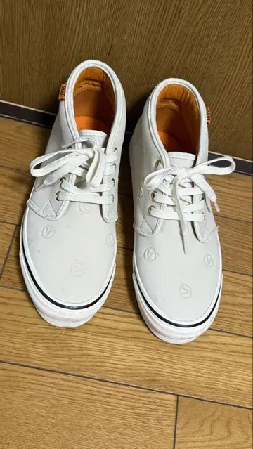 VANS 화이트 스니커즈