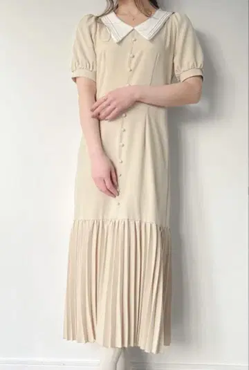 [ 미사용 새상품 ] JUNOAH 옷깃 턱 플리츠 원피스