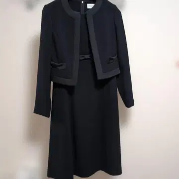 블랙 자켓과 원피스 세트