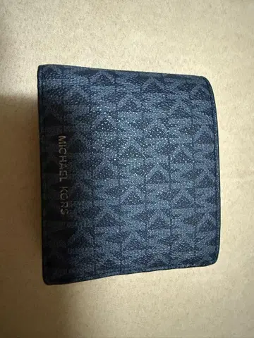 MICHAEL KORS 네이비 접이식 지갑