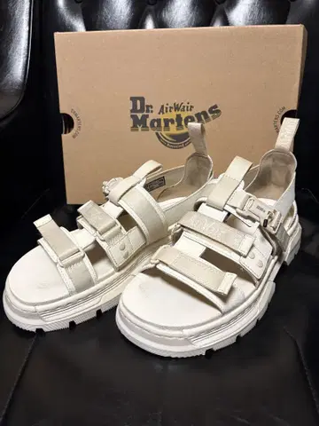 닥터마틴 PEARSON 샌들 UK8(27cm 상당)