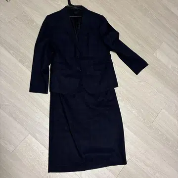 KASIYAMA 네이비 체크 무늬 스커트 수트