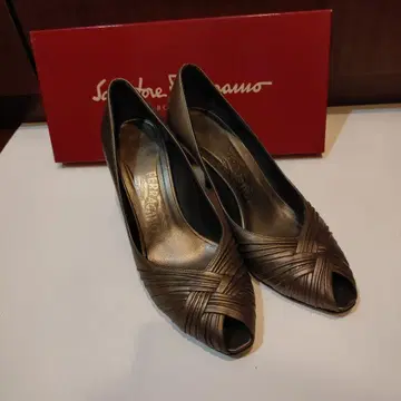 Ferragamo 브론즈 오픈토 하이힐