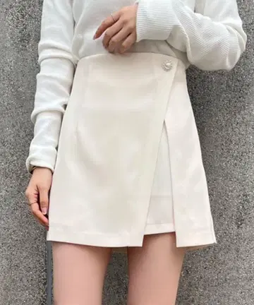 NICE CLAUP 비쥬 버튼 치마바지