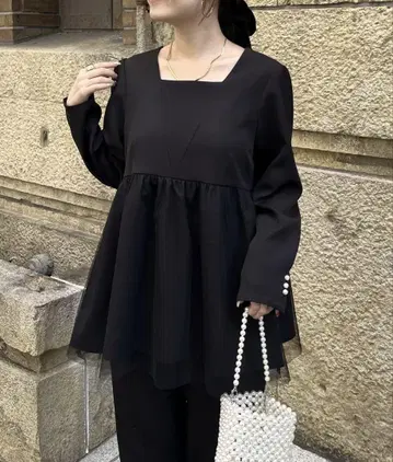 새상품급 프로즈 베일 스퀘어 V넥 밑단 튤 페플럼 블라우스