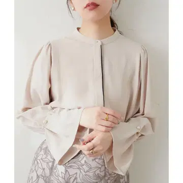내추럴 꾸뛰르 소매 진주 캔디 슬리브 블라우스