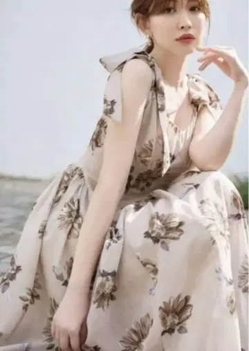 미사용 새상품 Sunflower-printed Midi Dress
