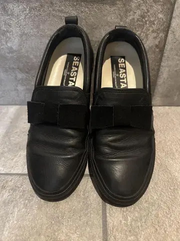 [새상품급] GOLDENGOOSE SEASTAR 블랙 가죽 슬립온