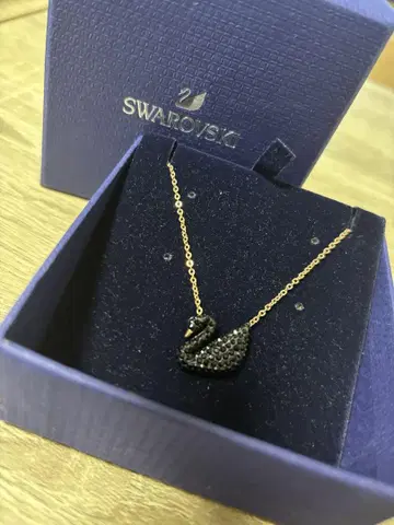 Swarovski 스완 모티브 목걸이